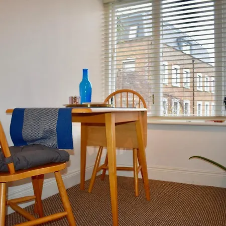 Convenient 2 Bedroom House In South Apartment *