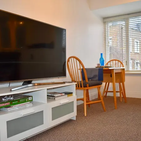 Convenient 2 Bedroom House In South